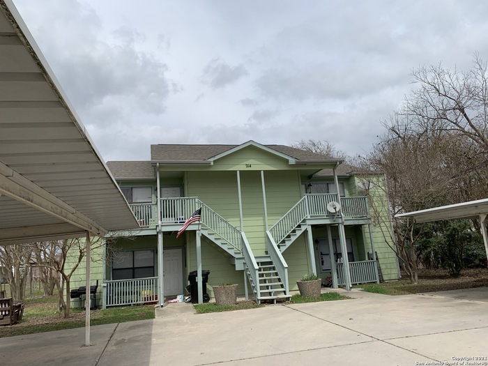 Primary Photo - 214 E Huebinger St