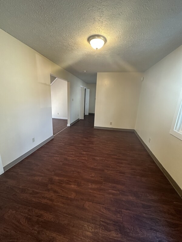 Foto del edificio - 6704 Claasen Ave