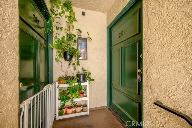 Foto del edificio - 6716 Sylmar Ave