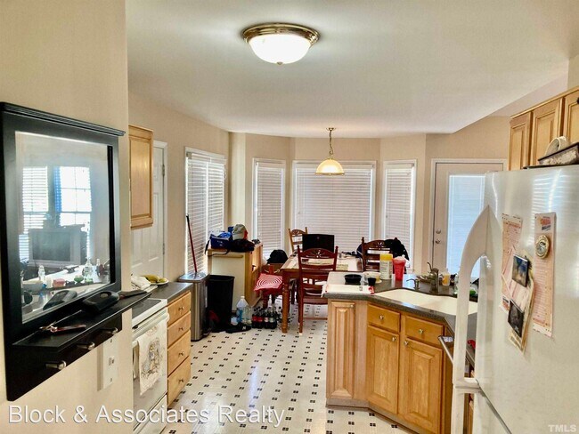 Building Photo - 4 br, 2.5 bath House - 820 Siena Drive