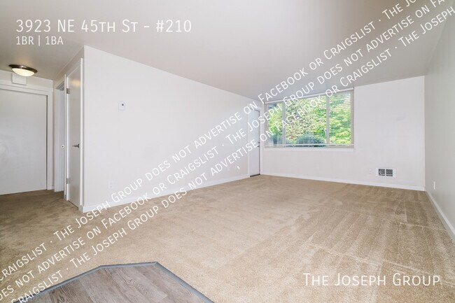 Foto del edificio - 3923 NE 45th St