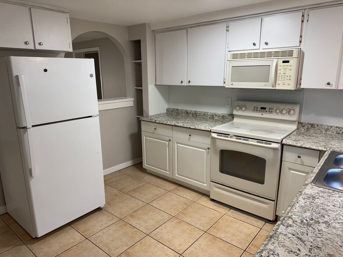 Primary Photo - Spacious 3-Bedroom, 2-Bath Triplex – Clean and Move-In Ready!