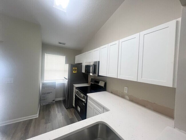 Foto del edificio - RENT SPECIAL! 3BR Close to UNCW/Oleander D...