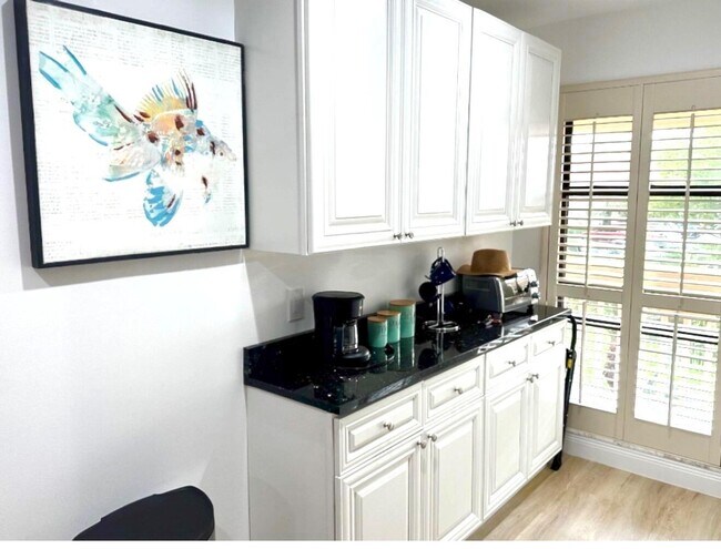Foto del edificio - 464 Brackenwood Ln S