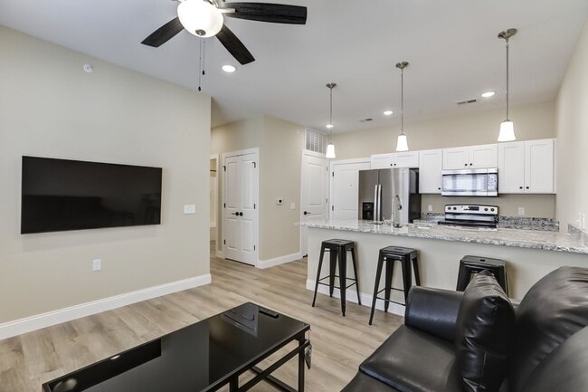 Interior Photo - 305 W Clark St