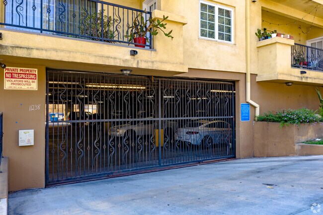 Building Photo - 4871 Klump Ave