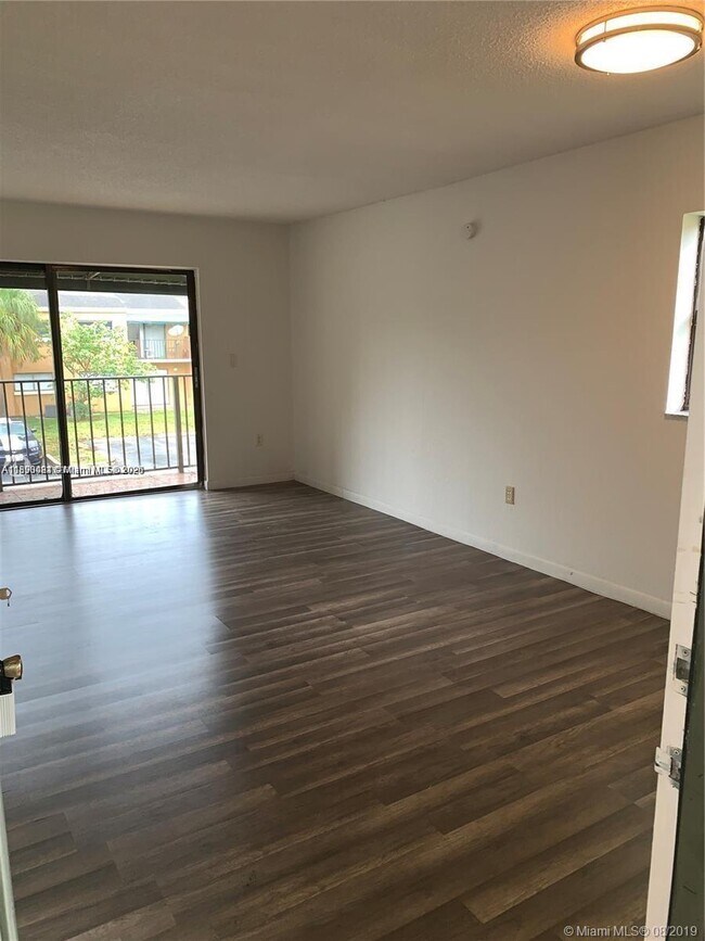 Building Photo - 7425 SW 152nd Ave