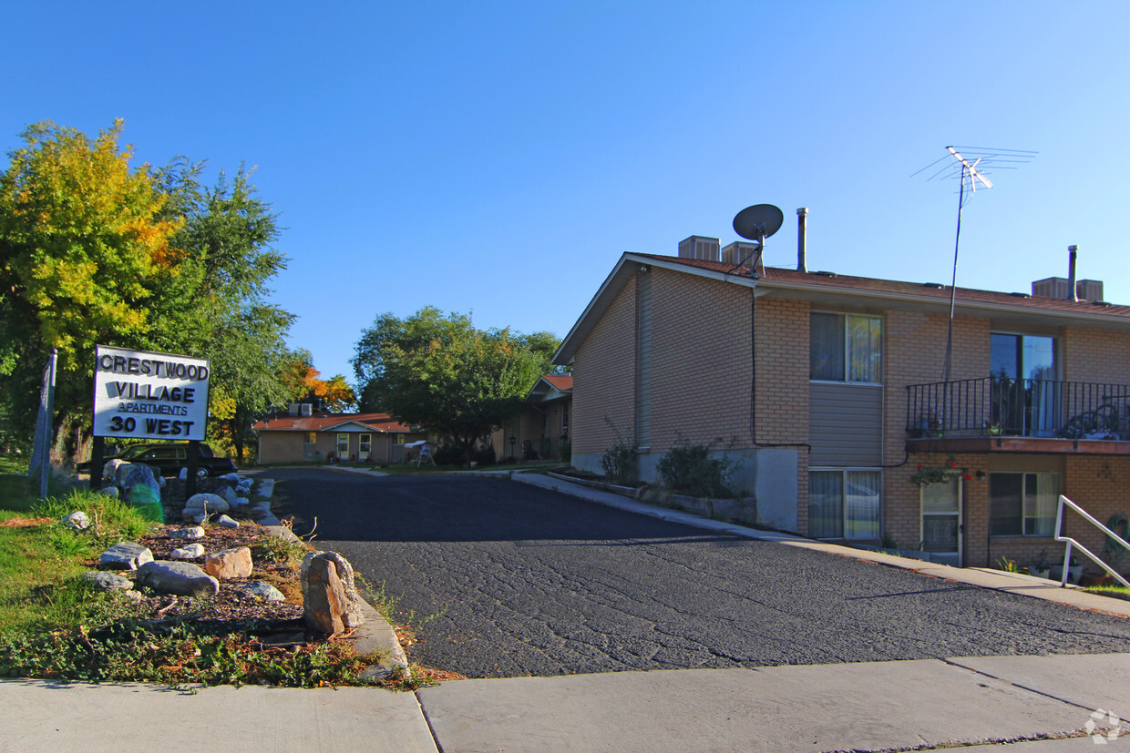 Foto del edificio - Crestwood Village