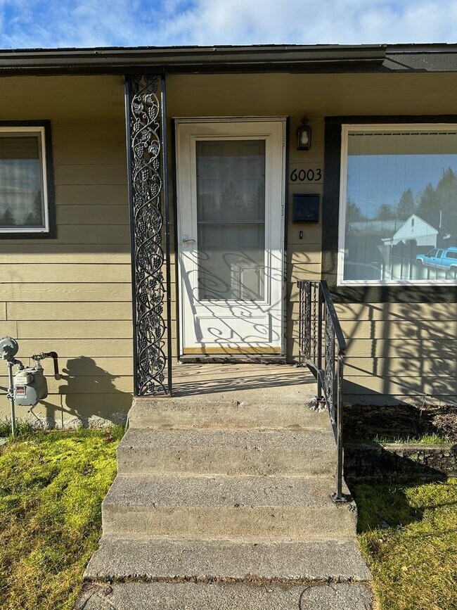 Foto del edificio - Spacious Northside 4-Bed, 2-Bath Ranch with Hardwood Floors