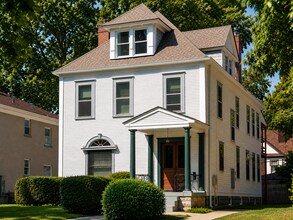 Building Photo - 2063 Sherwood Ave