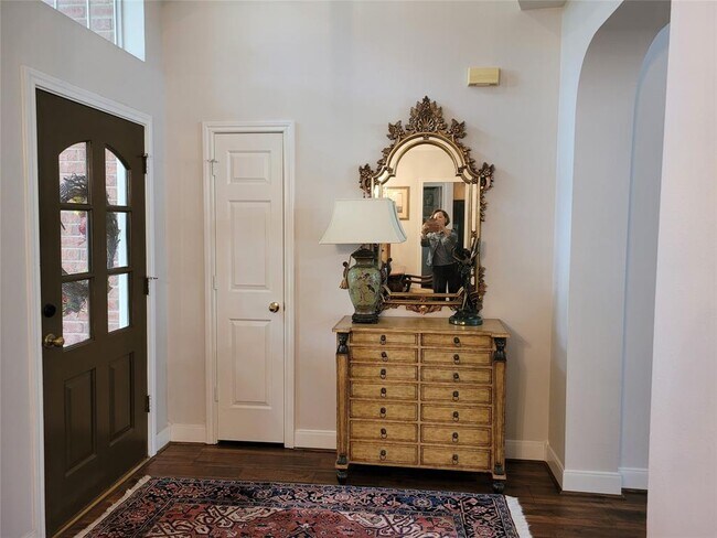 Foto del edificio - 1214 Hathorn Way Dr