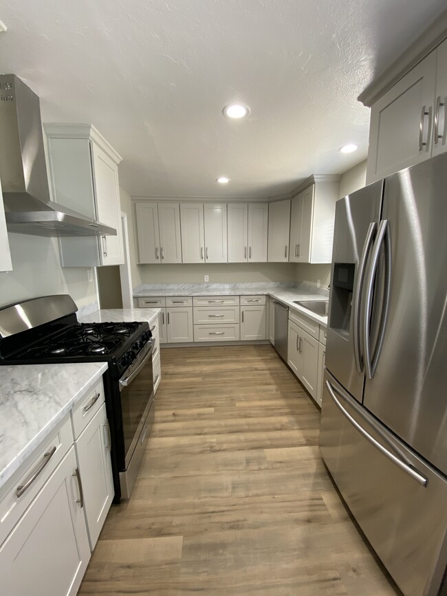 Foto del edificio - 980 Hillcrest Rd