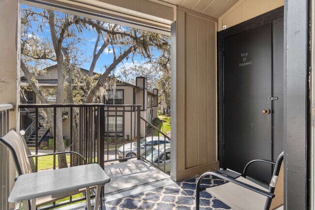 Building Photo - Chic & Cozy 2-Bed, 2-Bath Condo Retreat in Heart of Tampa