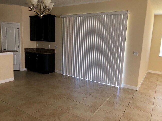 Foto del edificio - 5 Bedroom / 3.5 Bathroom House at Independ...