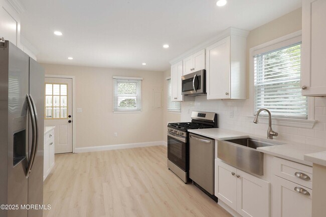 Building Photo - 2329 Oak Tree Rd
