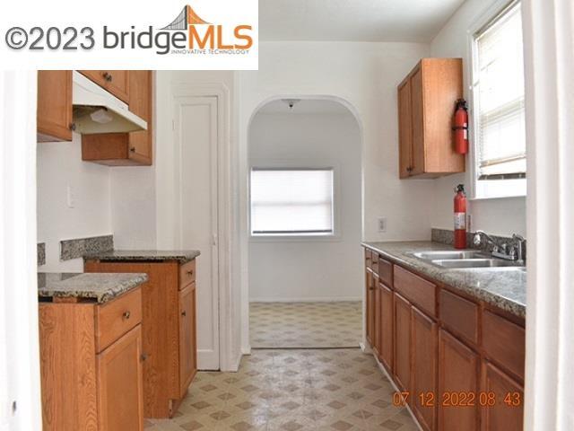Foto del edificio - 6122 Bromley Ave