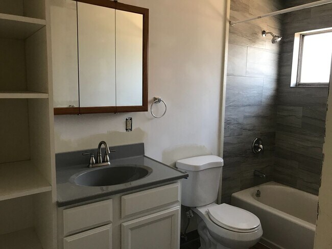 Foto del edificio - 3405-3411 Harwill Ct