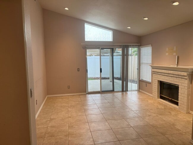 Foto del edificio - 28098 Lemonwood Dr