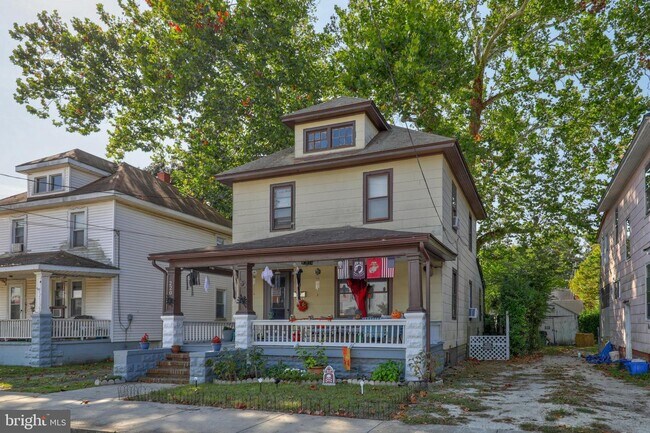 Building Photo - 220 Hazel Ave