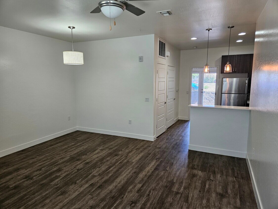 Primary Photo - 8053 E Thomas Rd