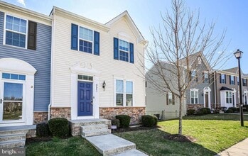 Building Photo - 8643 Rosecrans Ln