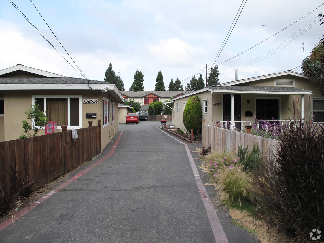 Building Photo - 13849 McClure Ave