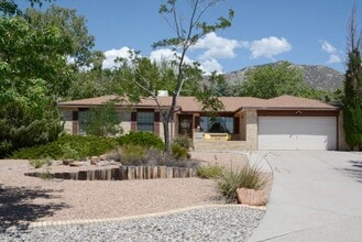 Building Photo - 1008 Matia Ct NE