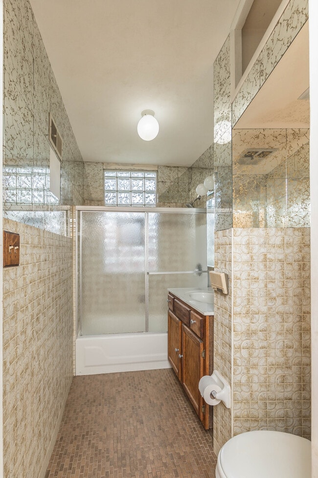 First Floor Bathroom - 5252 Maffitt Ave