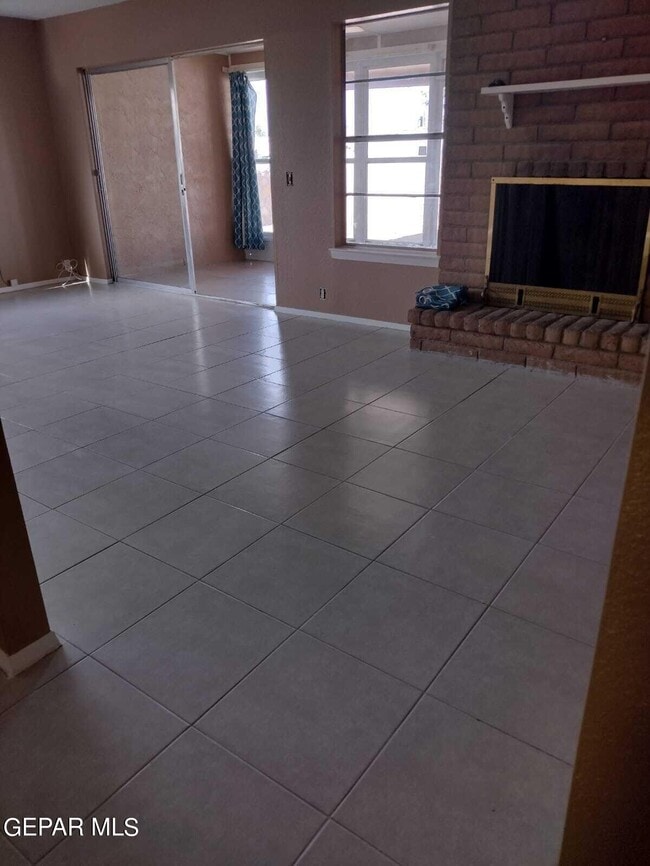 Building Photo - 1590 Hartsdale Dr