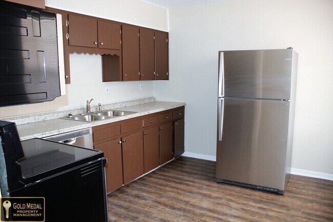 Building Photo - 609 Sunset Ln