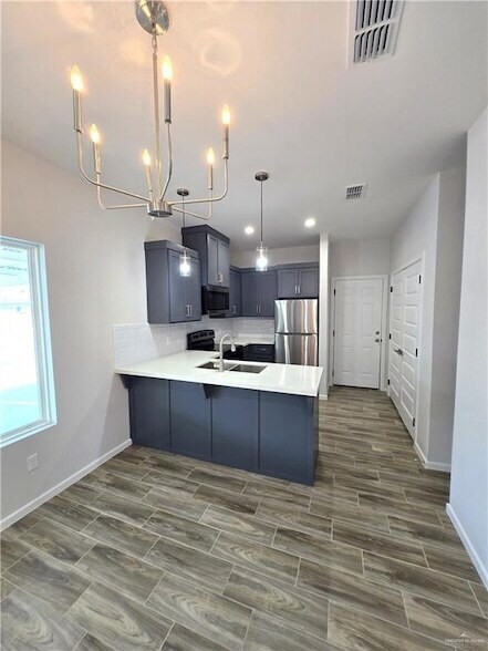 Foto del edificio - 913 N Clarence Ave