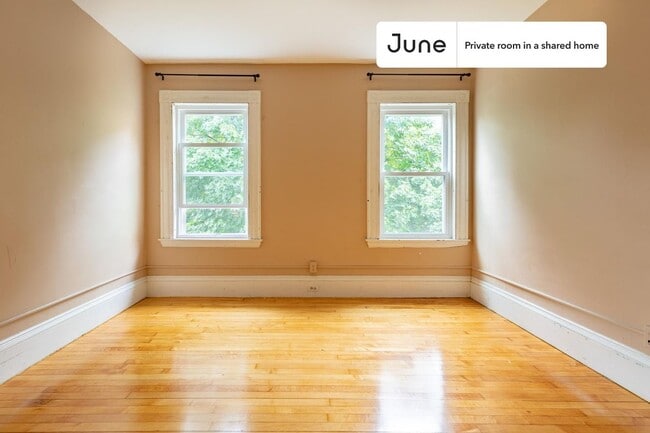 Building Photo - Room in Shared 6 bed/2 bath home