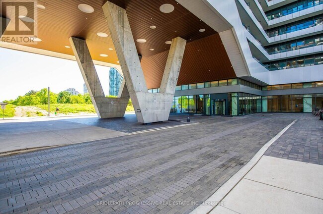 Building Photo - 30 Shore Breeze Dr