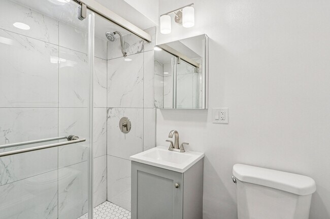 Baño - 529 Beacon Street