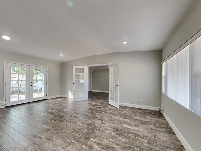 Building Photo - 974 Jamajo Blvd
