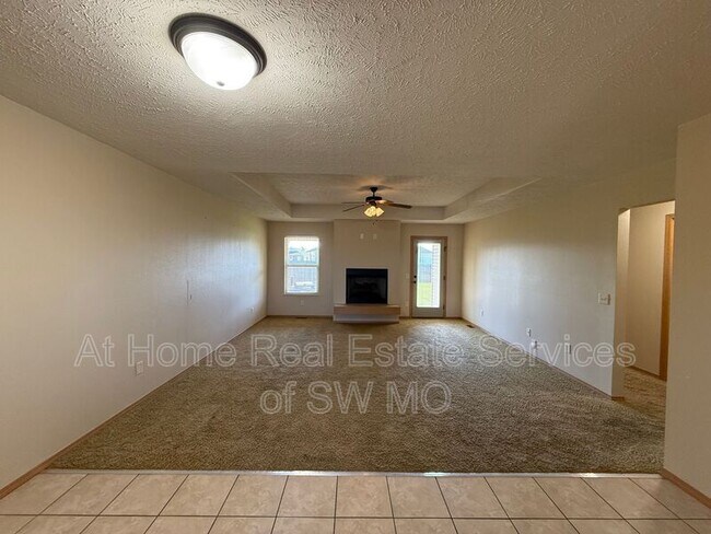 Building Photo - 936 N Parkwood Ave