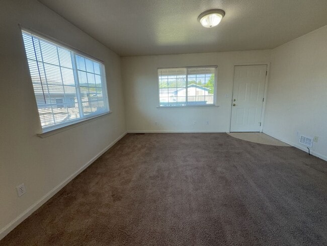 Building Photo - 3121 Matthew Ln