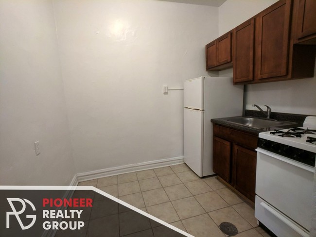 Building Photo - Heat included studio in Lincoln Square