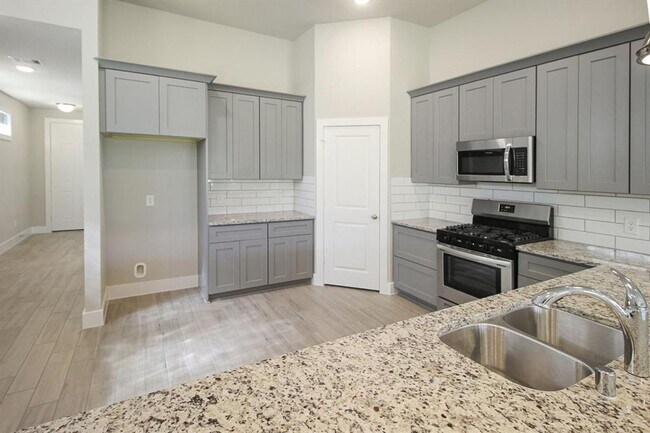 Building Photo - Like New Home in the gated community of Point Aquarius
