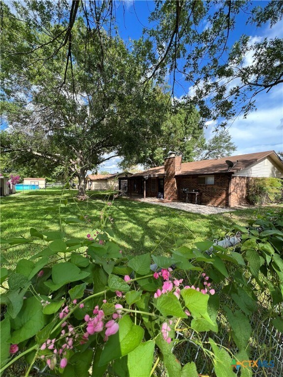 Foto del edificio - 1339 Tulip Ln