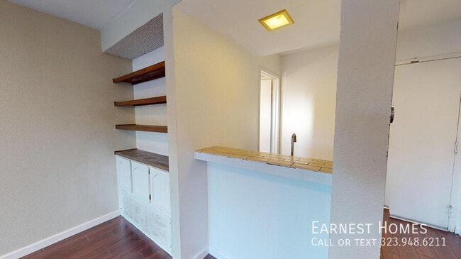 Foto del edificio - 7231 Balboa Blvd