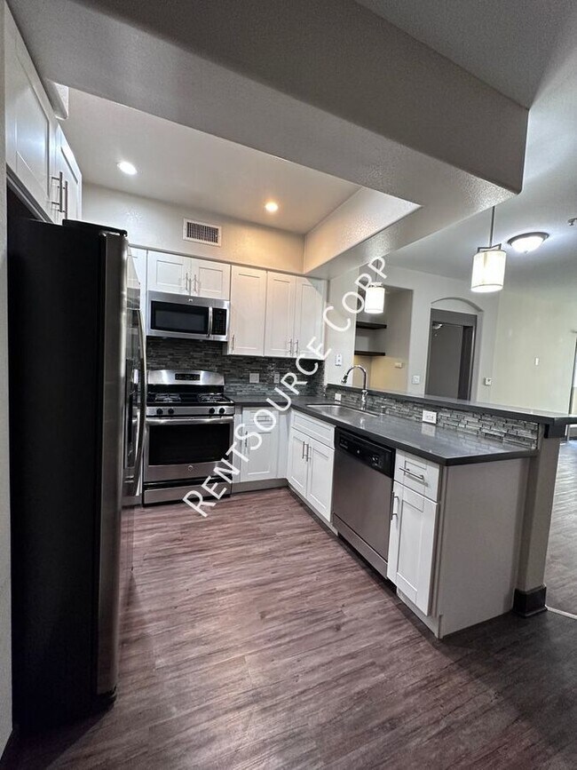 Foto del edificio - Upgraded Double Master Condo at The Madiso...