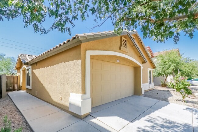 Building Photo - Comfortable 4 Bedroom Home in Litchfield Park, AZ