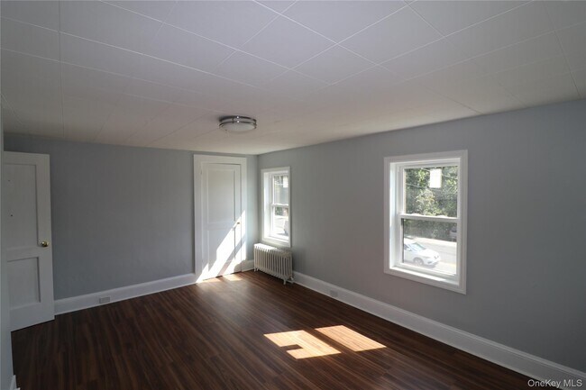 Building Photo - 375 NY-304
