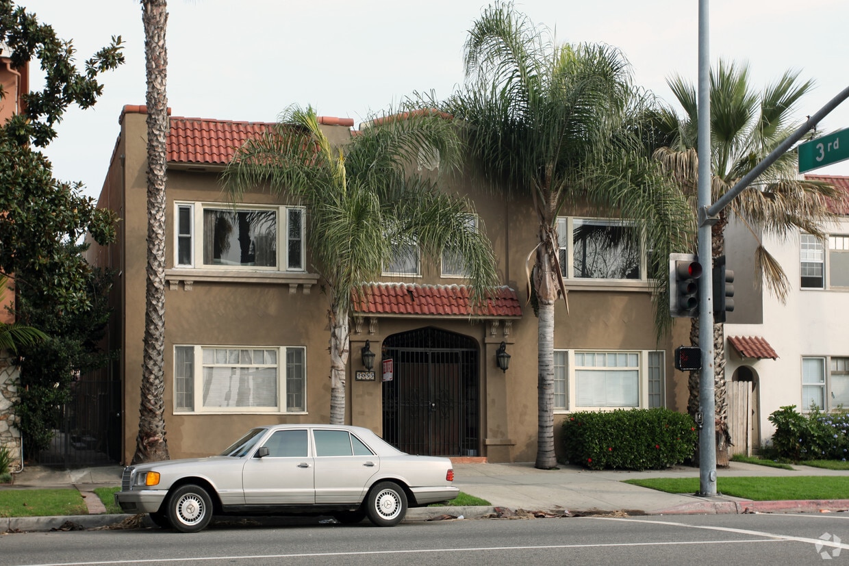 Primary Photo - 1055 E Ocean Blvd