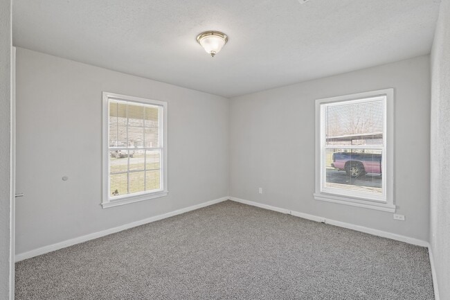 Building Photo - 10922 Oswego St