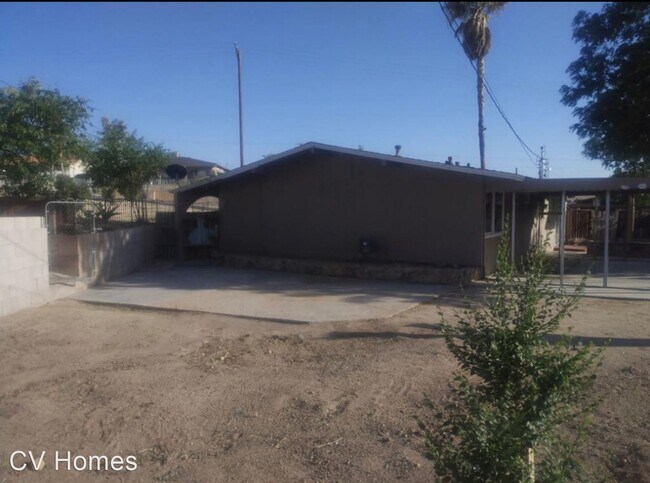 Building Photo - 3 br, 1.5 bath House - 16634 Yucca Ave.