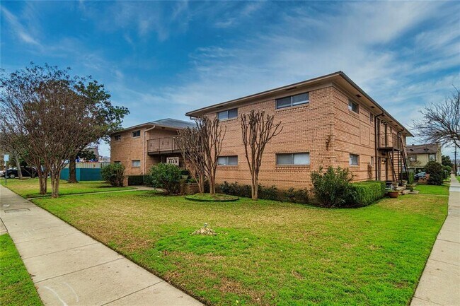 Building Photo - 4149 W Lovers Ln