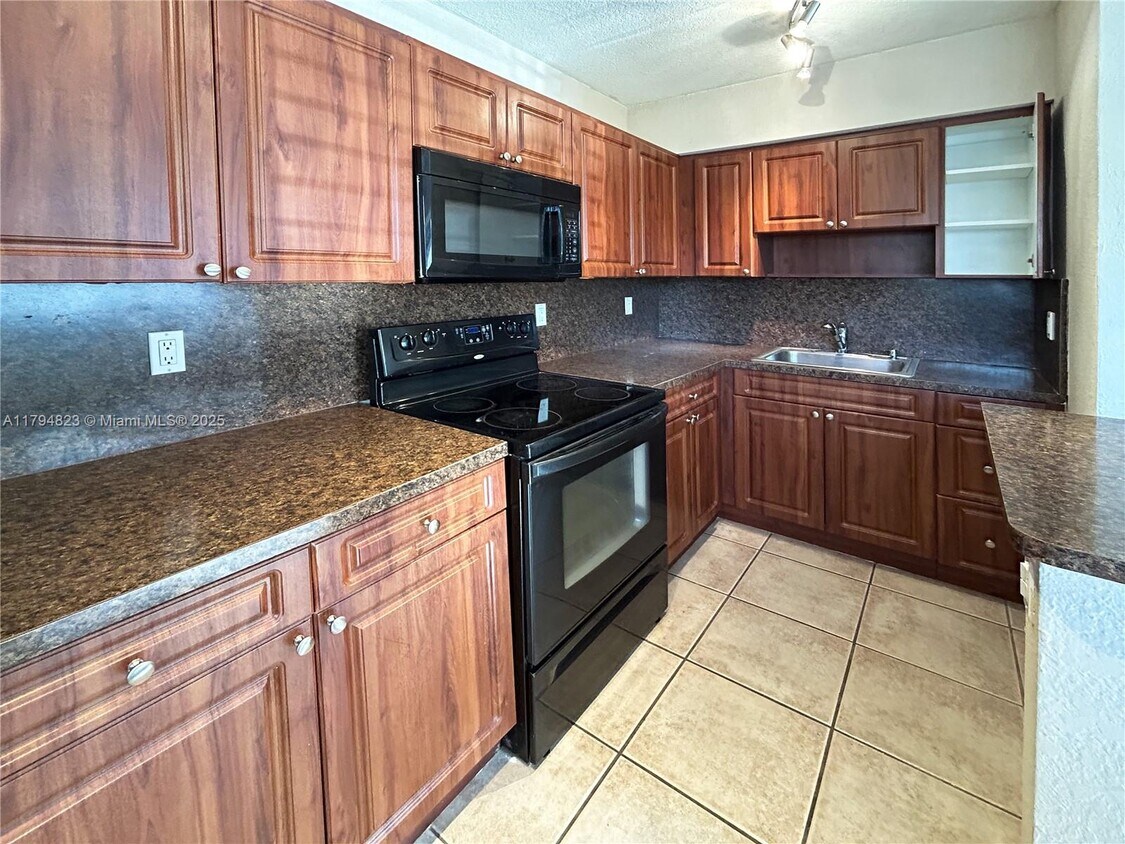 Foto principal - 715 NE 6th St