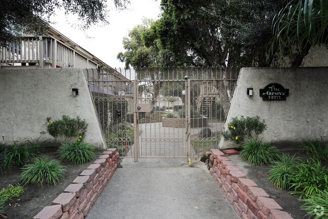 Building Photo - Califorian Apartments